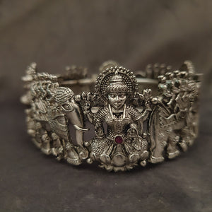 FINE QUALITY TEMPLE OPENABLE BANGLE (SINGLE PIECE) IN SILVER FINISH