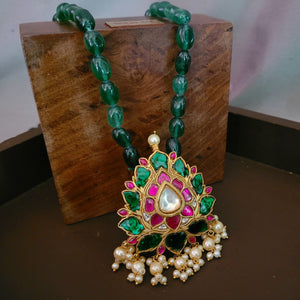 FINE QUALITY KUNDAN PENDANT WITH AGATE STONE STRING