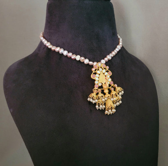 EXCLUSIVE REAL PEARL WITH PEACOCK PENDANT CHOKER