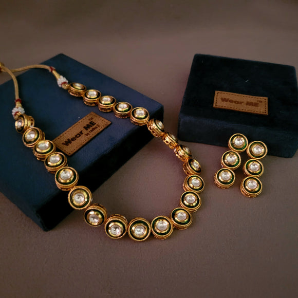 FINEST QUALITY KUNDAN CHOKER WITH EARRINGS