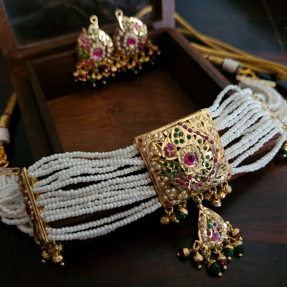 FINEST QUALITY JADAU CHOKER WITH EARRINGS