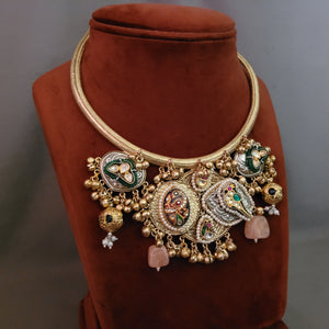 WEAR ME EXCLUSIVE DESIGNER NECKPIECE