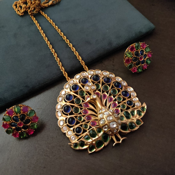 EXCLUSIVE PEACOCK PENDANT AND STUDS SET