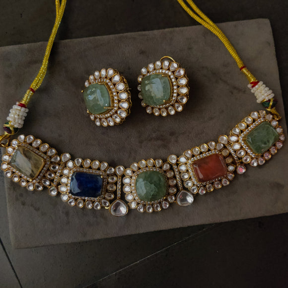 EXCLUSIVE NATURAL STONE KUNDAN CHOKER WITH EARRINGS