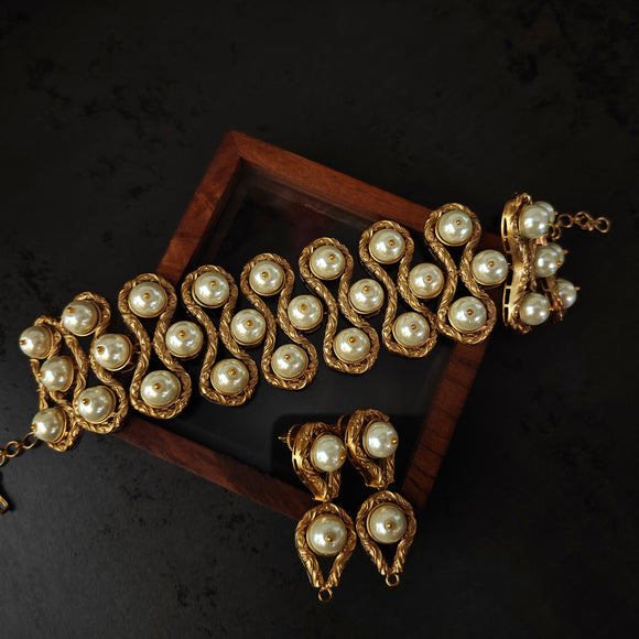 DESIGNER PEARL CHOKER WITH EARRINGS