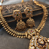 EXCLUSIVE TEMPLE CHOKER WITH EARRINGS