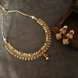 EXCLUSIVE TEMPLE CHOKER WITH EARRINGS