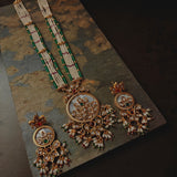 STATEMENT NECKLACE IN MOTHER OF PEARL WITH EARRINGS