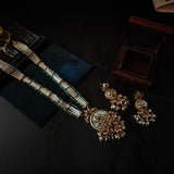 STATEMENT NECKLACE IN MOTHER OF PEARL WITH EARRINGS