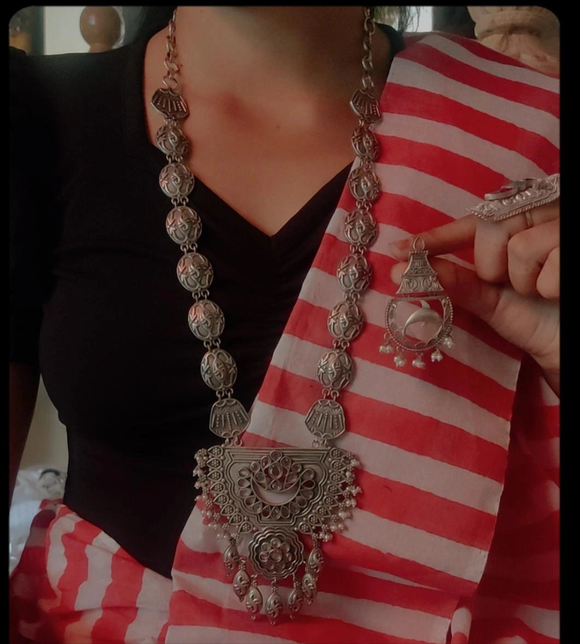 TRIBAL SILVER PLATED NECKLACE WITH EARRINGS