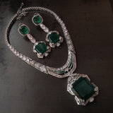 EXQUISITE IMITATION EMERALD STONE NECKLACE