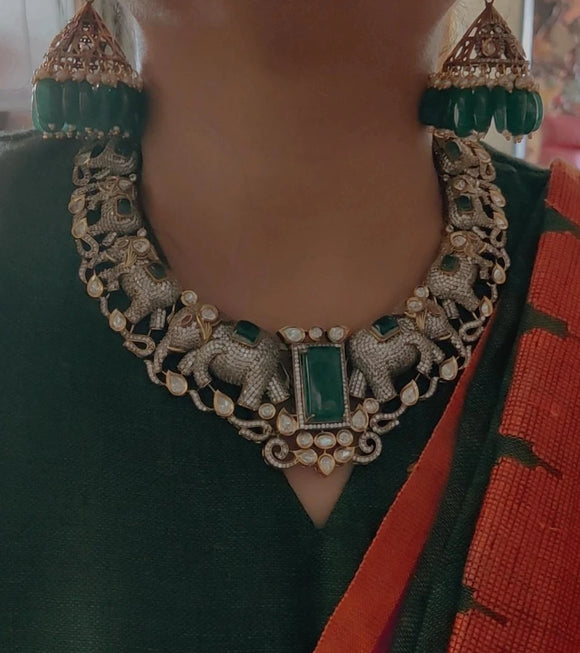 VICTORIAN STATEMENT CHOKER WITH EARRINGS