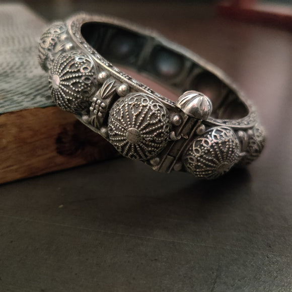 TRIBAL BANGLE (ADJUSTABLE)
