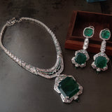 EXQUISITE IMITATION EMERALD STONE NECKLACE