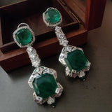 EXQUISITE IMITATION EMERALD STONE NECKLACE