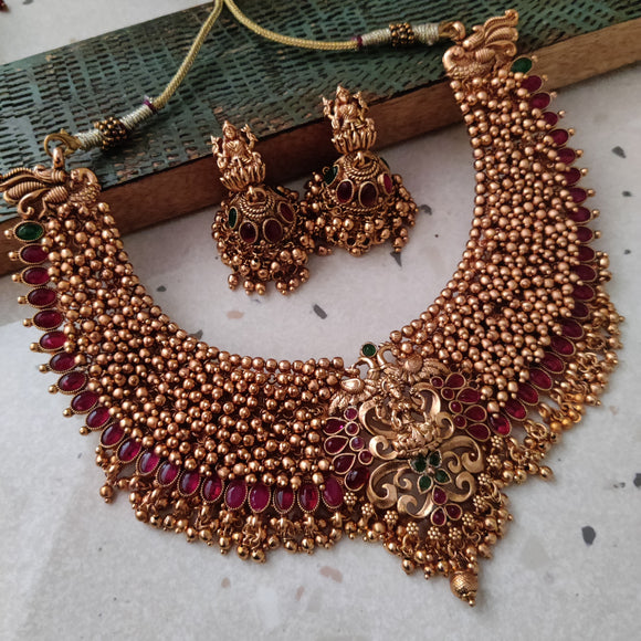 EXCLUSIVE TEMPLE CHOKER WITH EARRINGS