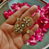 STONE AND KUNDAN RING (ADJUSTABLE)