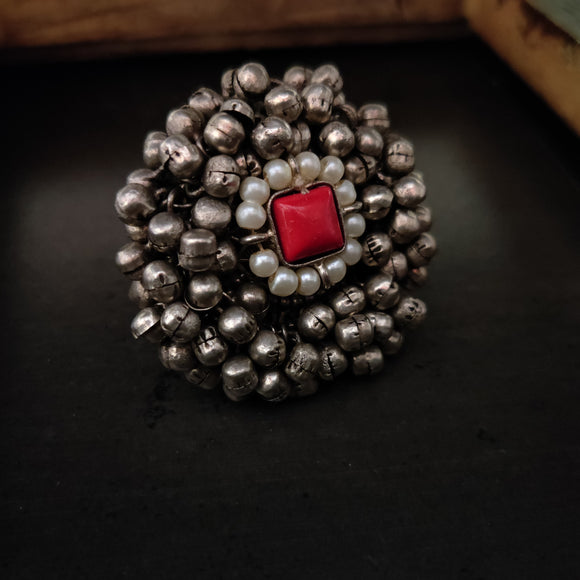 STONE AND KUNDAN RING (ADJUSTABLE)