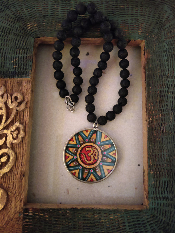 WEAR ME EXCLUSIVE SEMI PRECIOUS STONE PENDANT WITH STRING