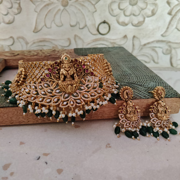 FINEST QUALITY TEMPLE CHOKER WITH EARRINGS