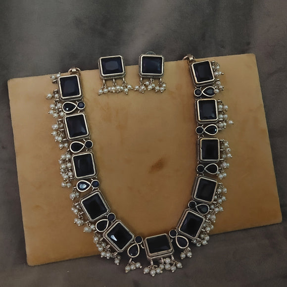 TRIBAL SILVER PLATED NECKLACE WITH STUDS