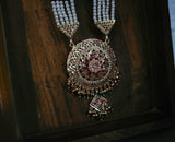 FINE QUALITY JADAU LONG NECKLACE WITH EARRINGS