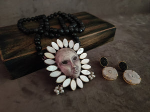 WEAR ME EXCLUSIVE TRIBAL NECKPIECE WITH MOTHER OF PEARL AND EARRINGS