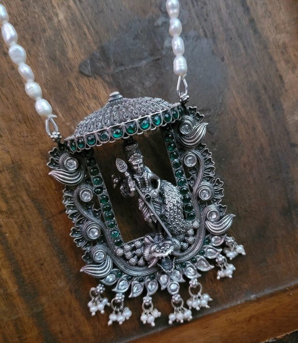92.5 SILVER TEMPLE PENDANT WITH REAL PEARL STRING