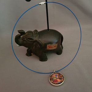 PICTURE PENDANT WITH STRING